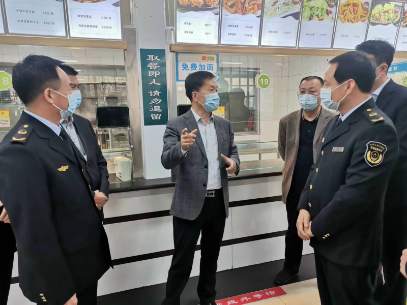 自治区市场监管厅对全国“两会”期间“三品一特”安全进行明察暗访